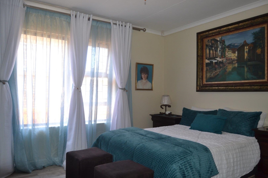 6 Bedroom Property for Sale in Wavecrest Eastern Cape